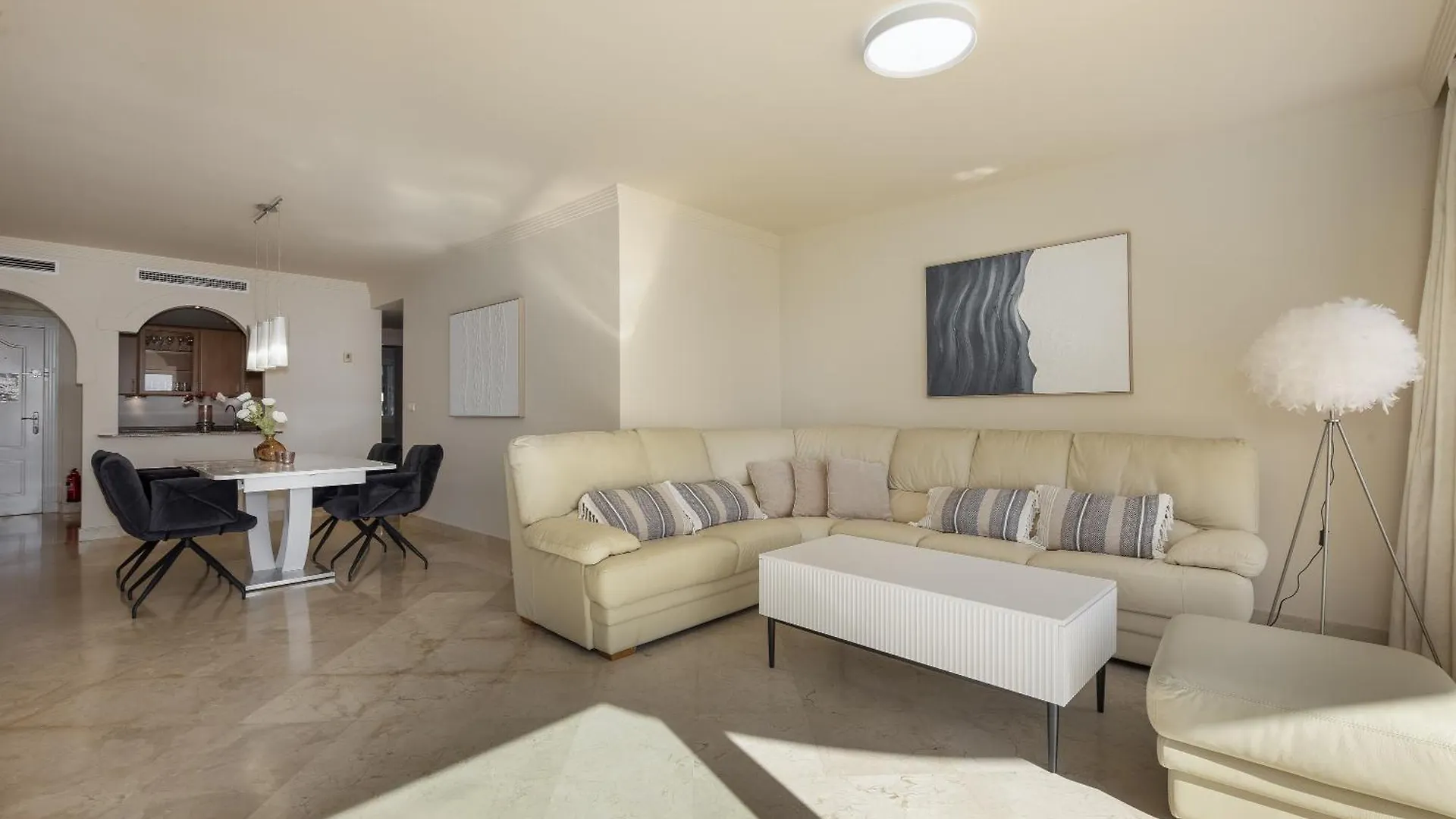 Beach Apartment Sinfonia - 2Br, Pool Estepona İspanya