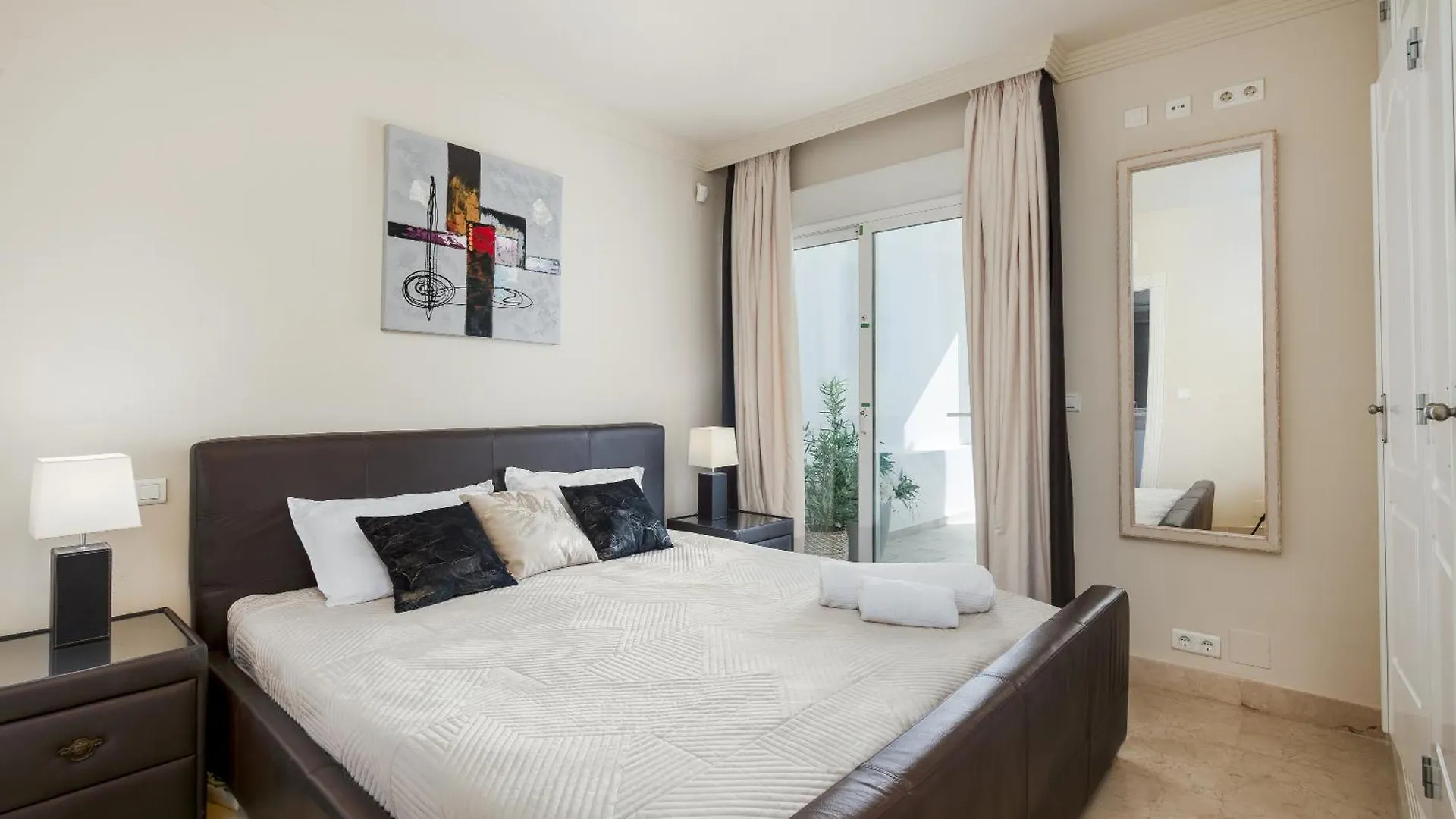 Beach Apartment Sinfonia - 2Br, Pool Estepona 0*,  İspanya