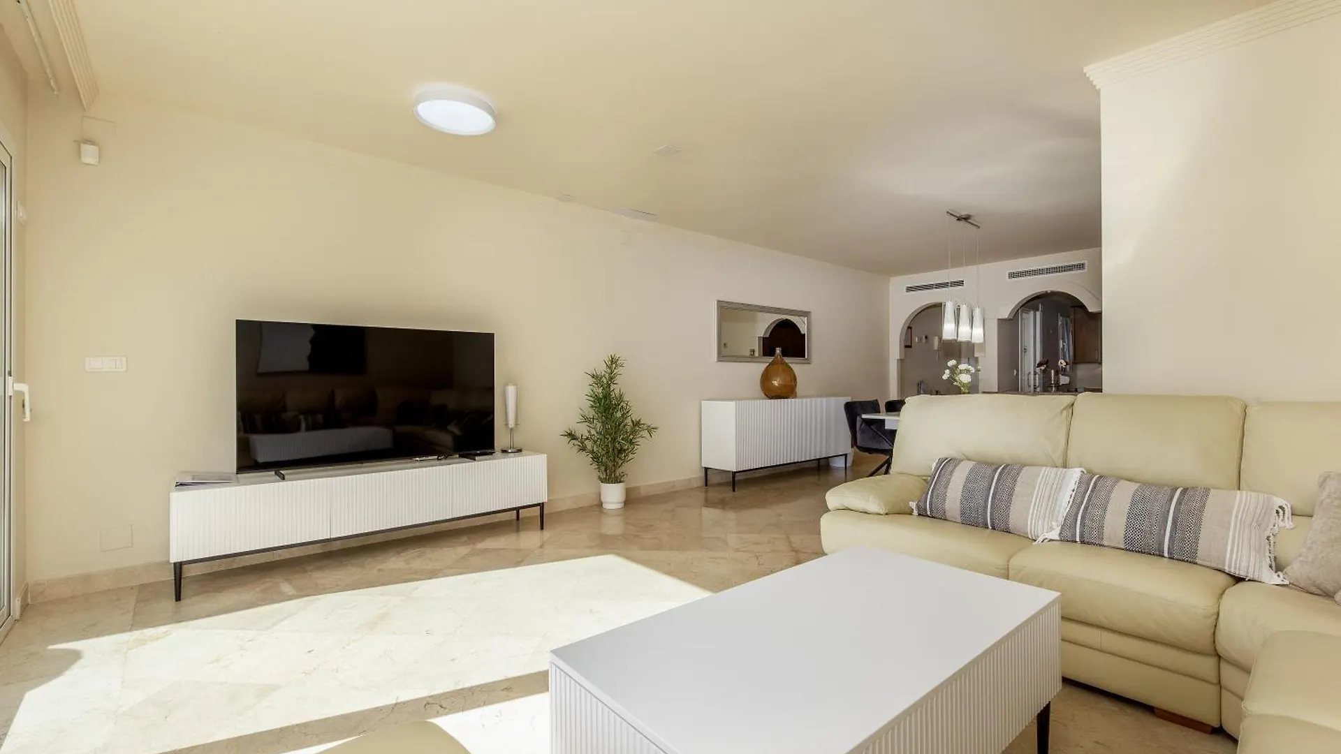 Beach Apartment Sinfonia - 2Br, Pool Estepona