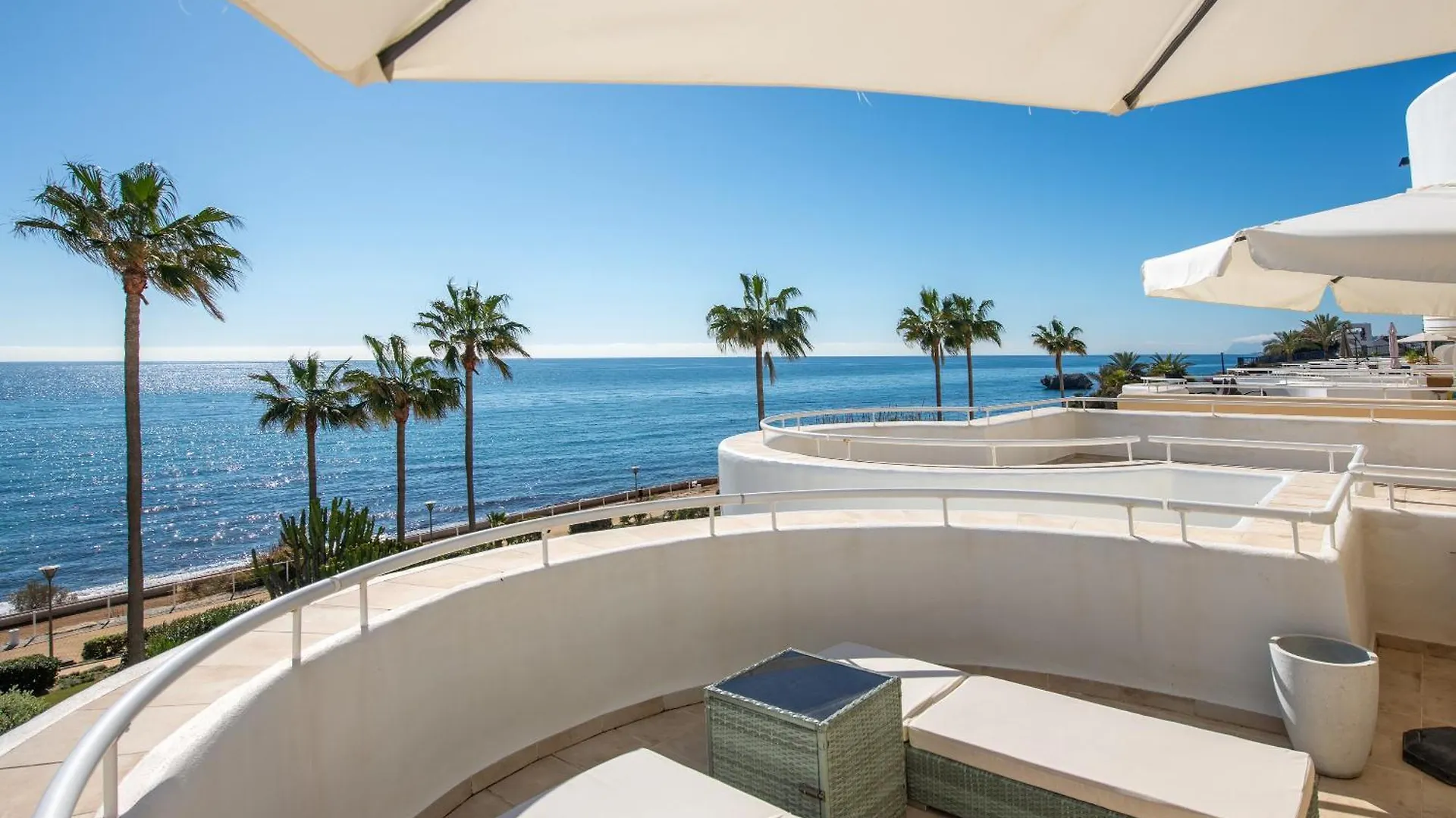 Beach Apartment Sinfonia - 2Br, Pool Estepona İspanya