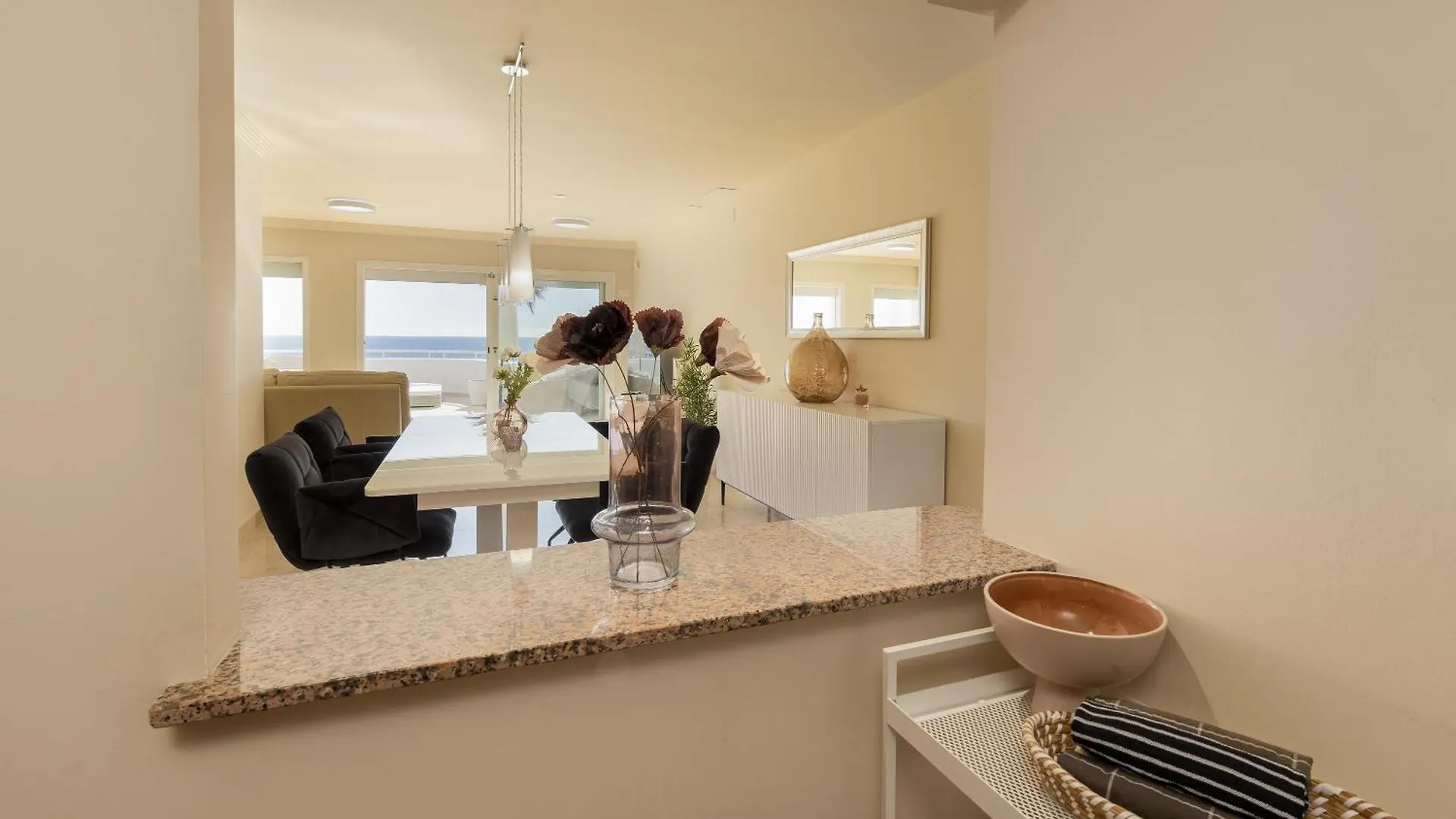 Beach Apartment Sinfonia - 2Br, Pool Estepona İspanya