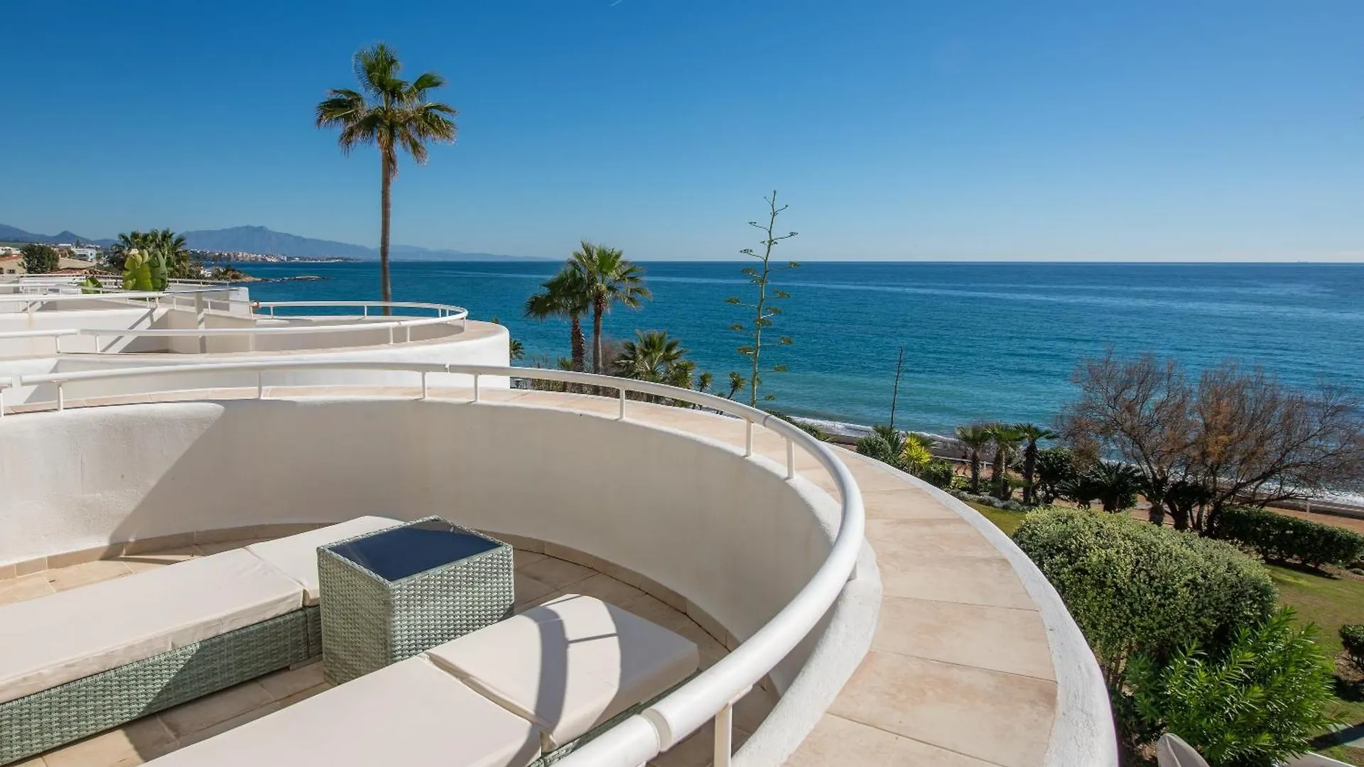 Beach Apartment Sinfonia - 2Br, Pool Estepona