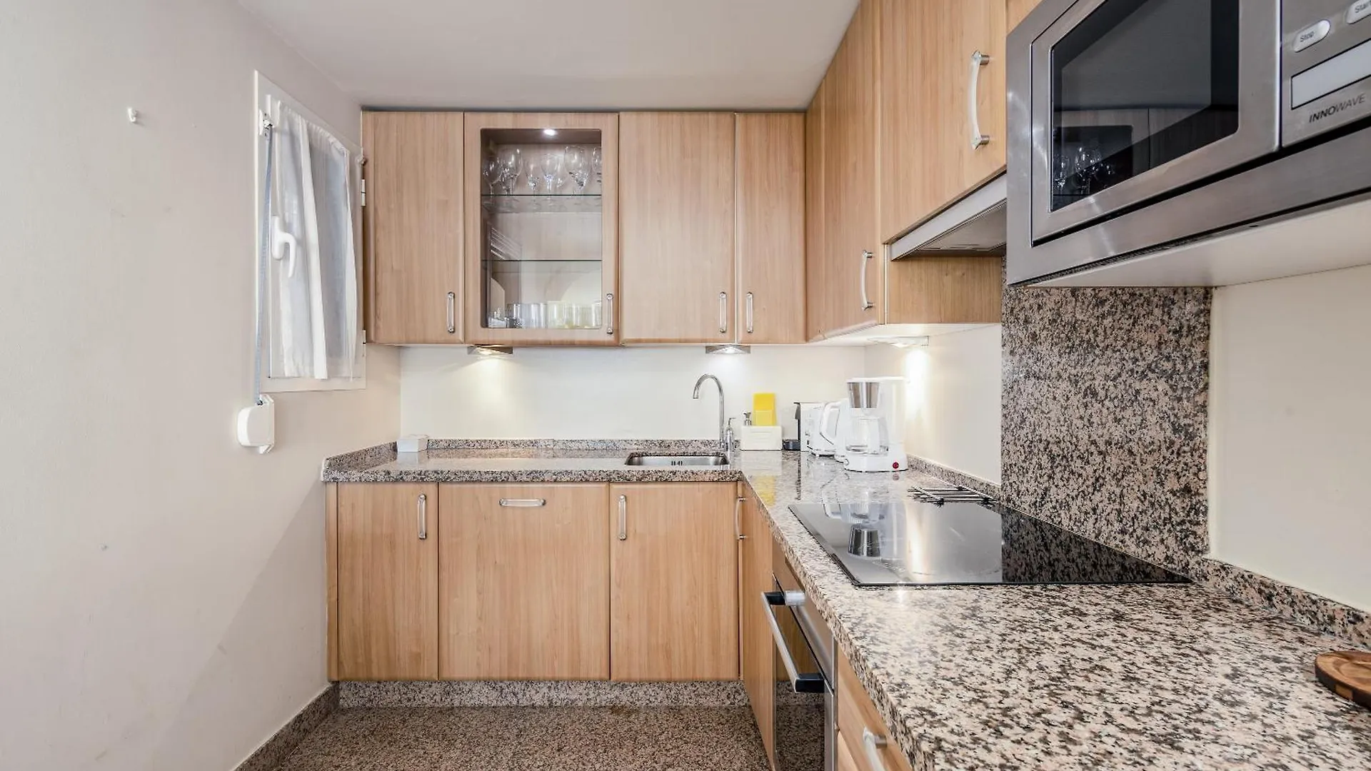 Beach Apartment Sinfonia - 2Br, Pool Estepona İspanya