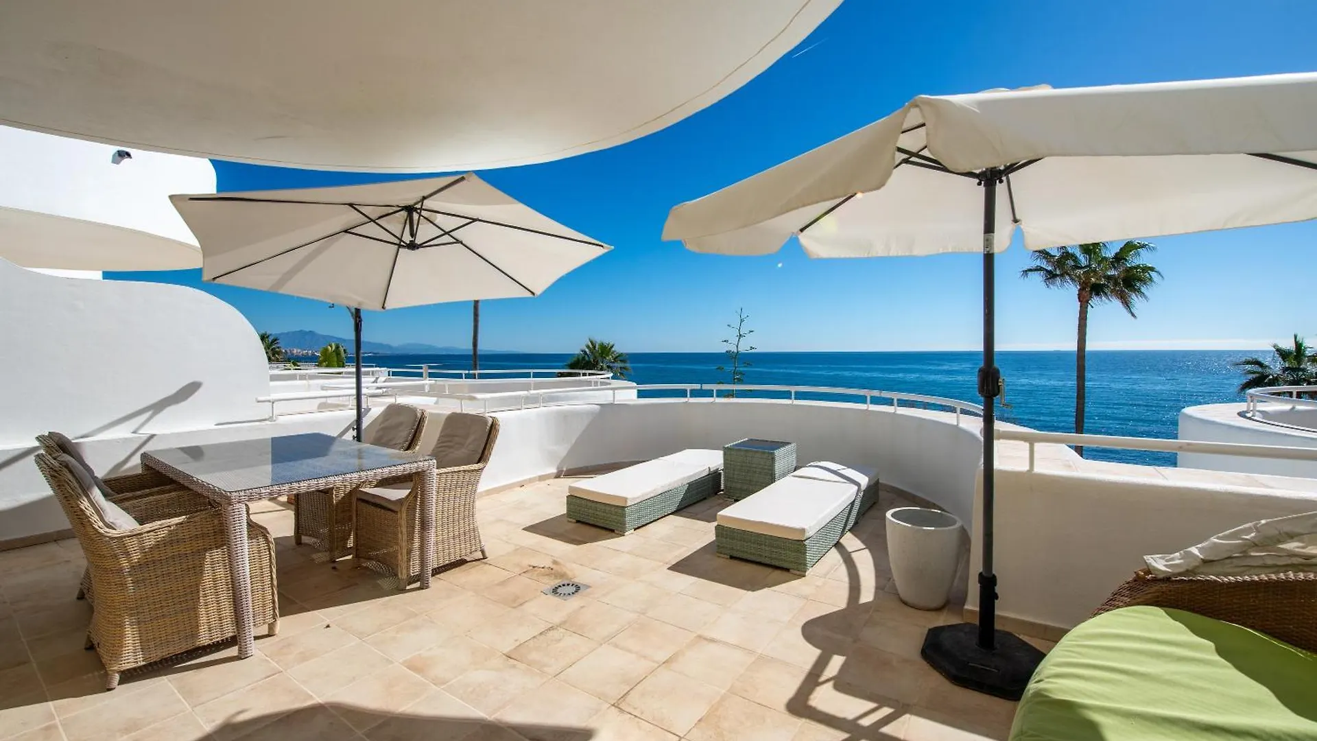 Beach Apartment Sinfonia - 2Br, Pool Estepona 0*,  Spagna